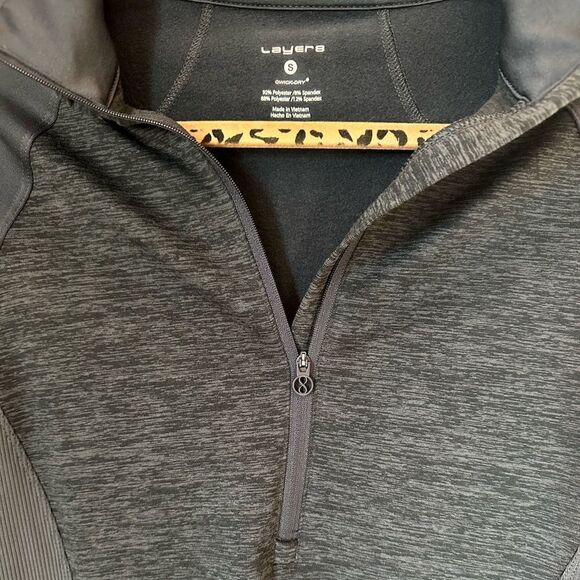 Layer 8 gray half zip ribbed athletic performance long sleeve activewear top - Picture 6 of 7